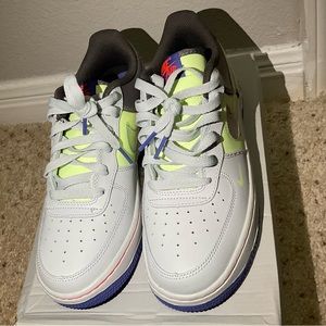 Air Force 1 LV8 PURE PLATINUM/RUSH VIOLET